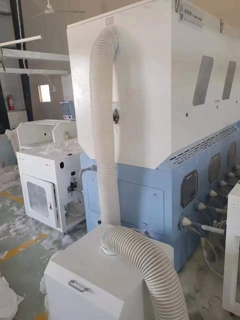 羽絨服工廠 盛宏偉業(yè)2頭12稱充絨機(jī)一臺(tái) 2頭8稱充絨機(jī)一
